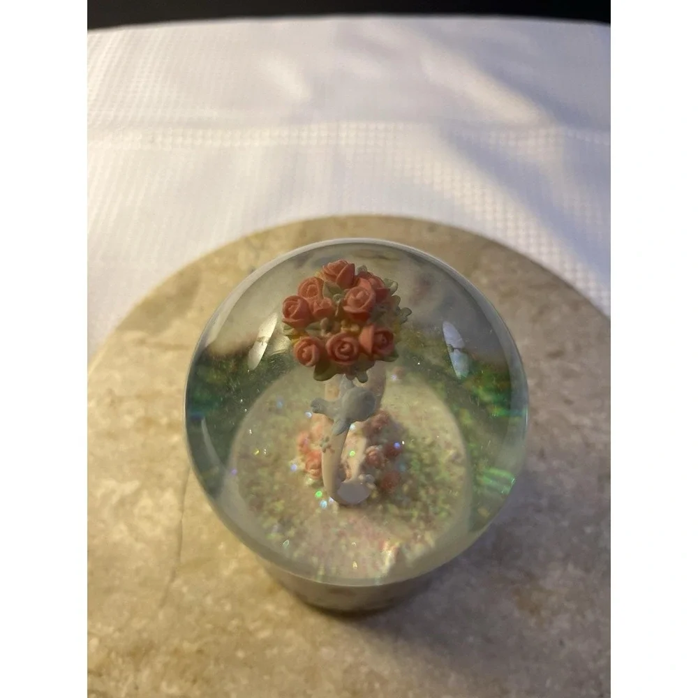 2006 Precious Moments Bluebirds Tying Hearts Snow Globe Plays Pacabels Canon